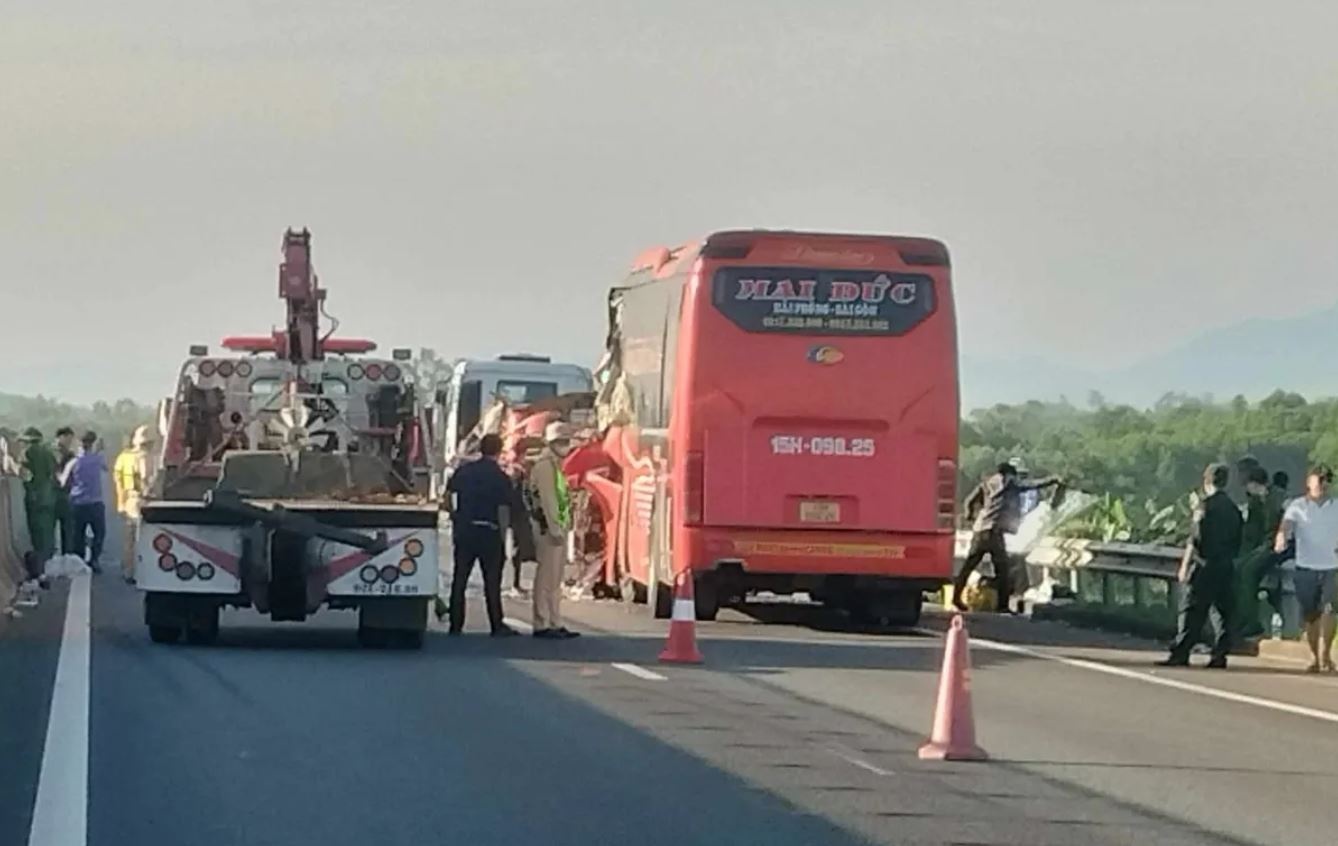 Hanh khach thoat chet ke lai vu tai nan kinh hoang tren cao toc hinh anh