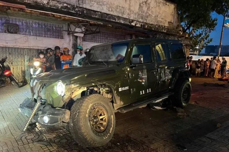 Xe Jeep tai nan TP.HCM anh 2