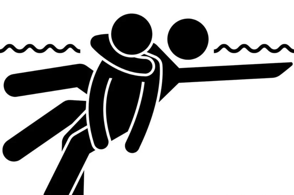 Tam song cung ban, hoc sinh lop 9 duoi nuoc tu vong hinh anh