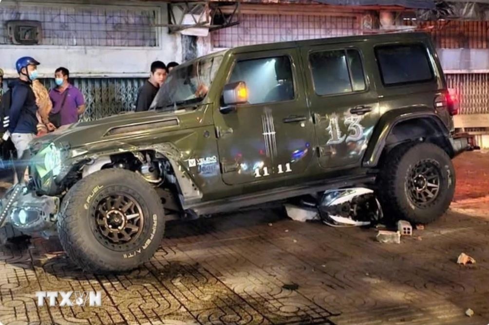Xe Jeep tai nan TP.HCM anh 1