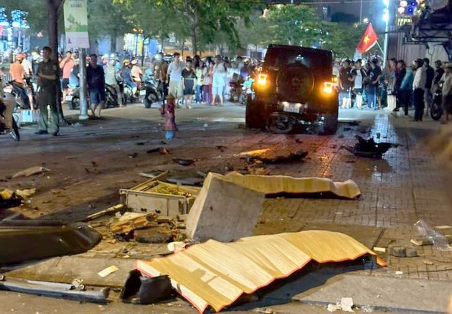 Xe Jeep tai nan TP.HCM anh 2