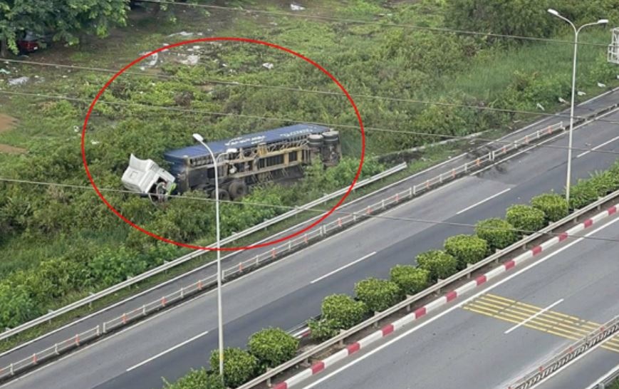 Xe dau keo vang khoi duong cao toc TP.HCM - Long Thanh - Dau Giay hinh anh