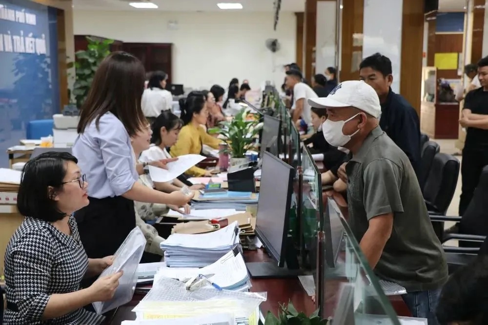 Chi hon 3.000 ty cho can bo Nghe An thoi viec, nghi huu truoc tuoi hinh anh