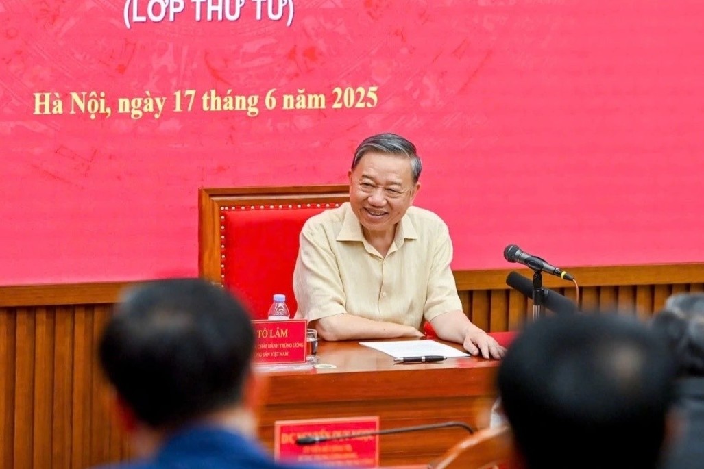 Be giang Lop boi duong can bo quy hoach Uy vien Trung uong khoa XIV hinh anh