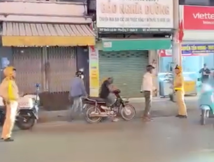 Tan cong CSGT anh 2