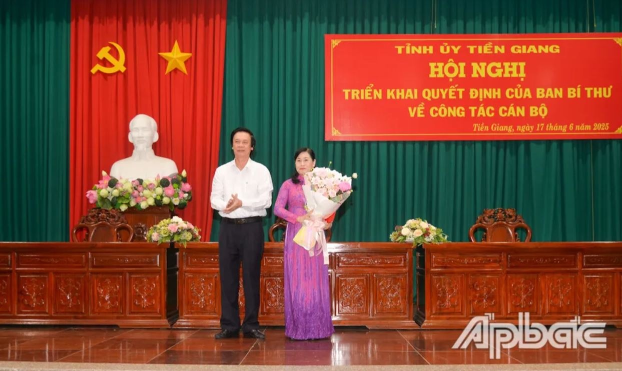 Ban Bi thu anh 1
