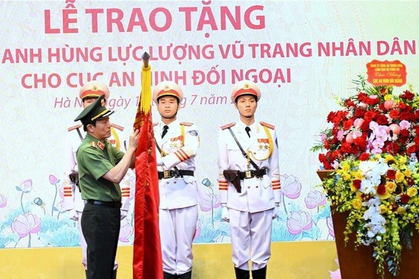 Cuc An ninh Doi ngoai don nhan danh hieu Anh hung LLVT nhan dan hinh anh