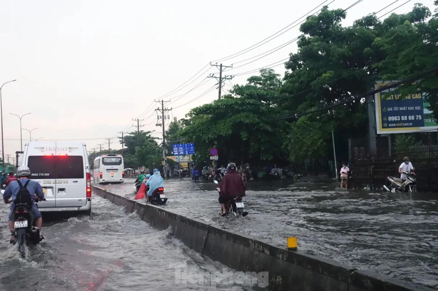 TP.HCM Sai Gon mua ngap anh 2