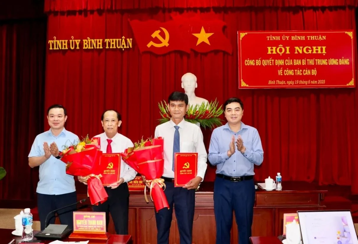 Ban Bi thu anh 4
