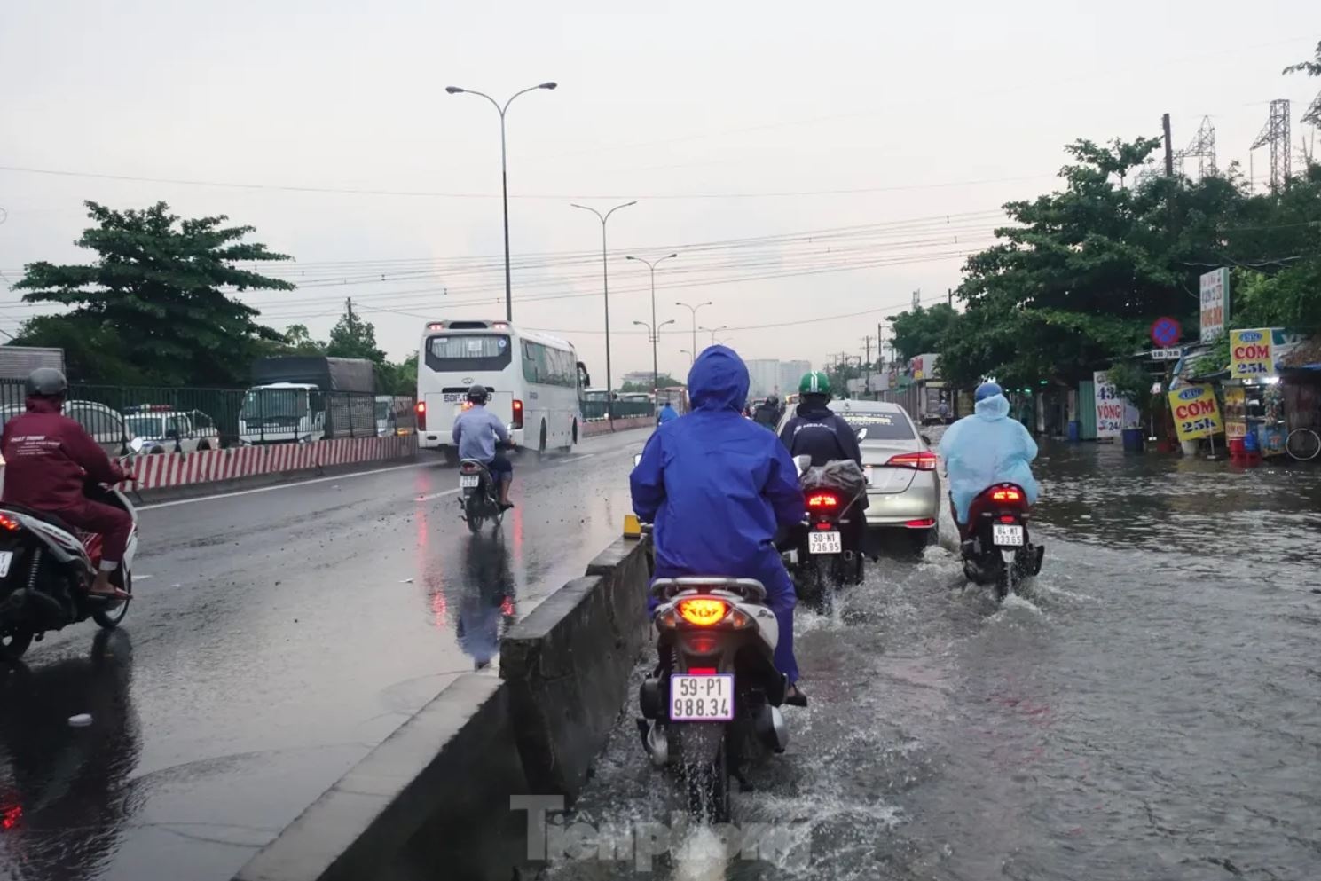 TP.HCM Sai Gon mua ngap anh 5