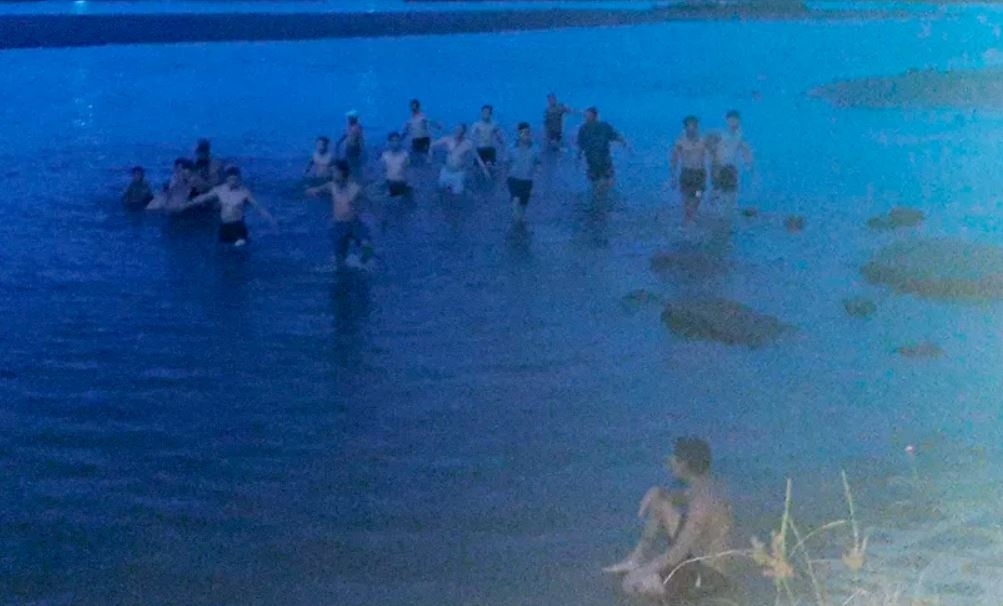 Dong nuoc xoay cuop di sinh mang 3 hoc sinh hinh anh