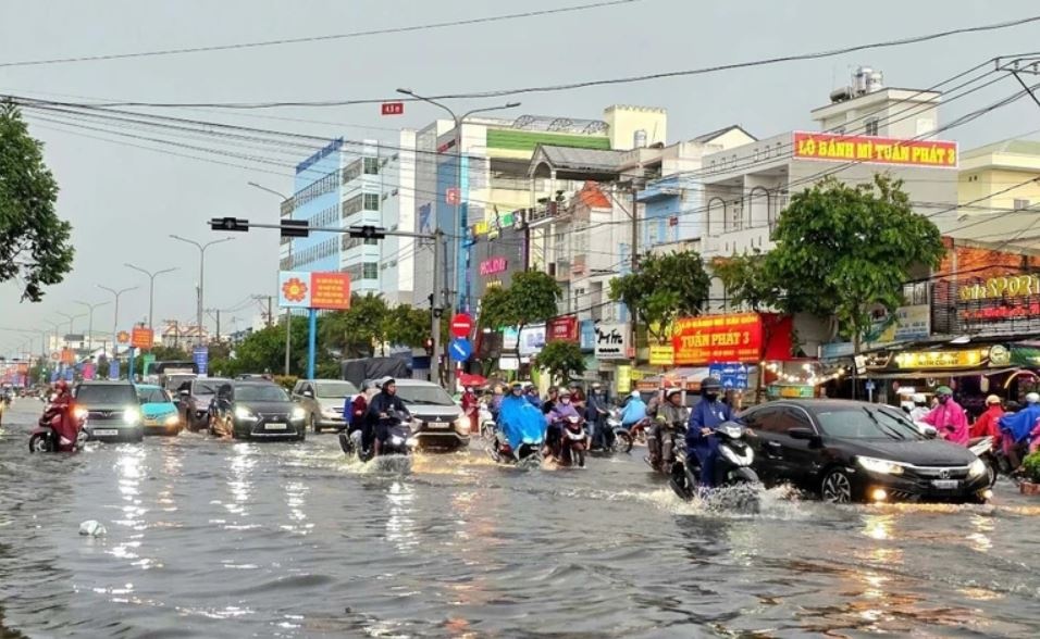 Mua lon nhat tu dau nam o Can Tho, nhieu tuyen duong ngap sau hinh anh