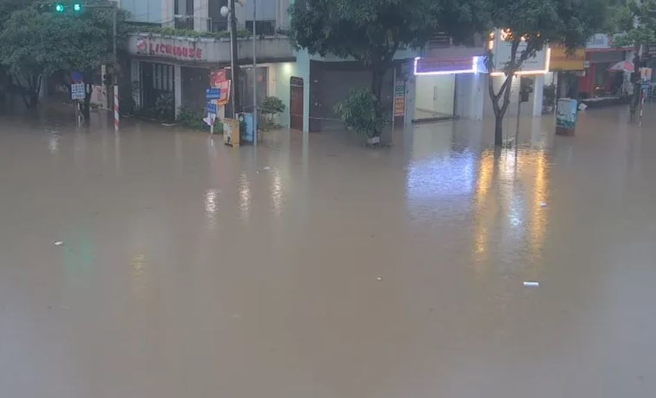 Nhieu tuyen duong o TP Thai Nguyen chim trong bien nuoc hinh anh