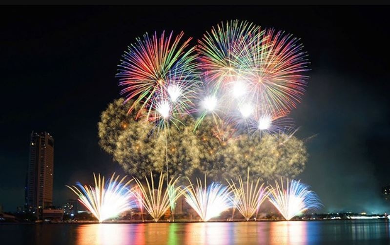 Hai doi phao hoa Viet Nam va Trung Quoc vao chung ket DIFF 2025 hinh anh