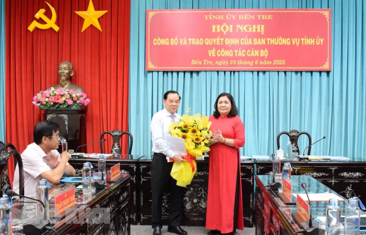 Tran Ngoc Tam nghi huu anh 1