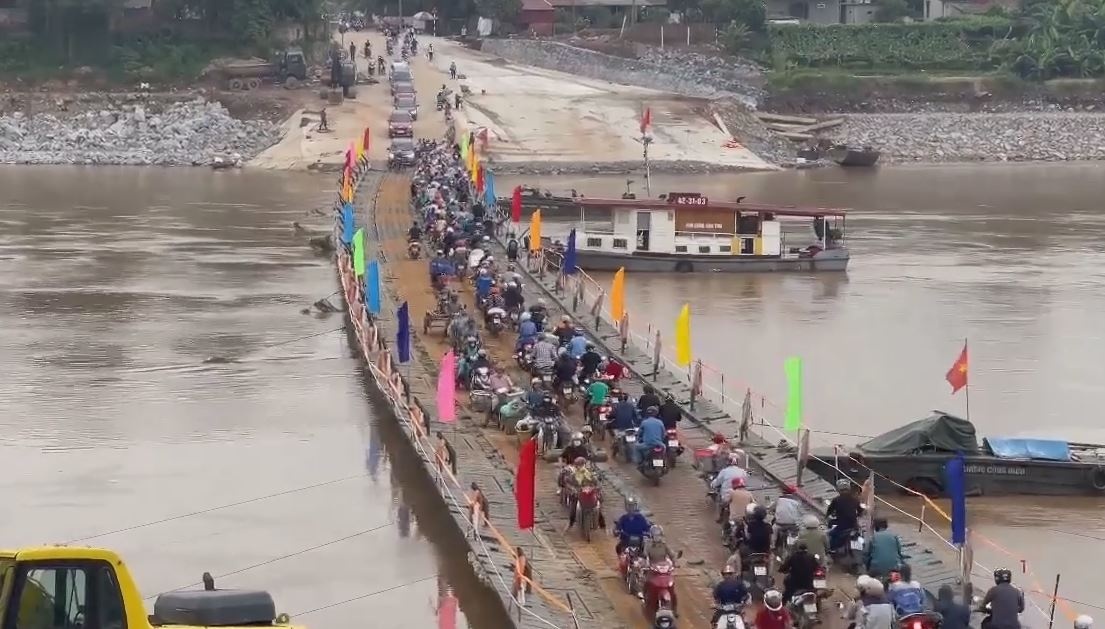 Xuyen dem noi lai cau phao Phong Chau hinh anh