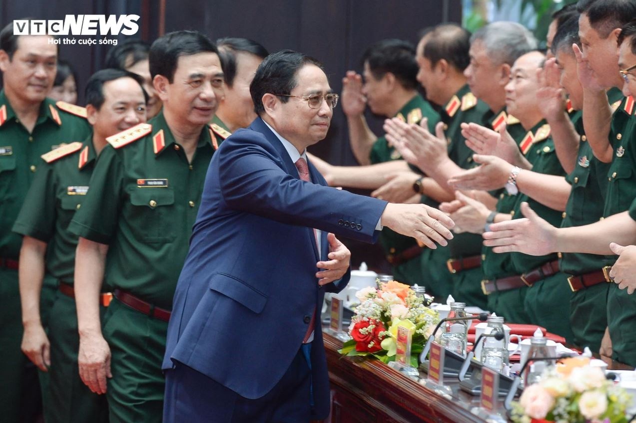 Quan uy Trung uong anh 1