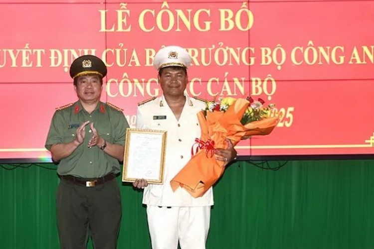Cong bo quyet dinh cua Bo truong Cong an ve cong tac can bo hinh anh