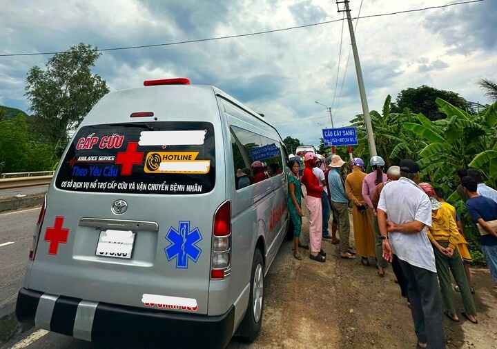 Cho con di thi tot nghiep THPT, cha tong vao tru dien tu vong hinh anh