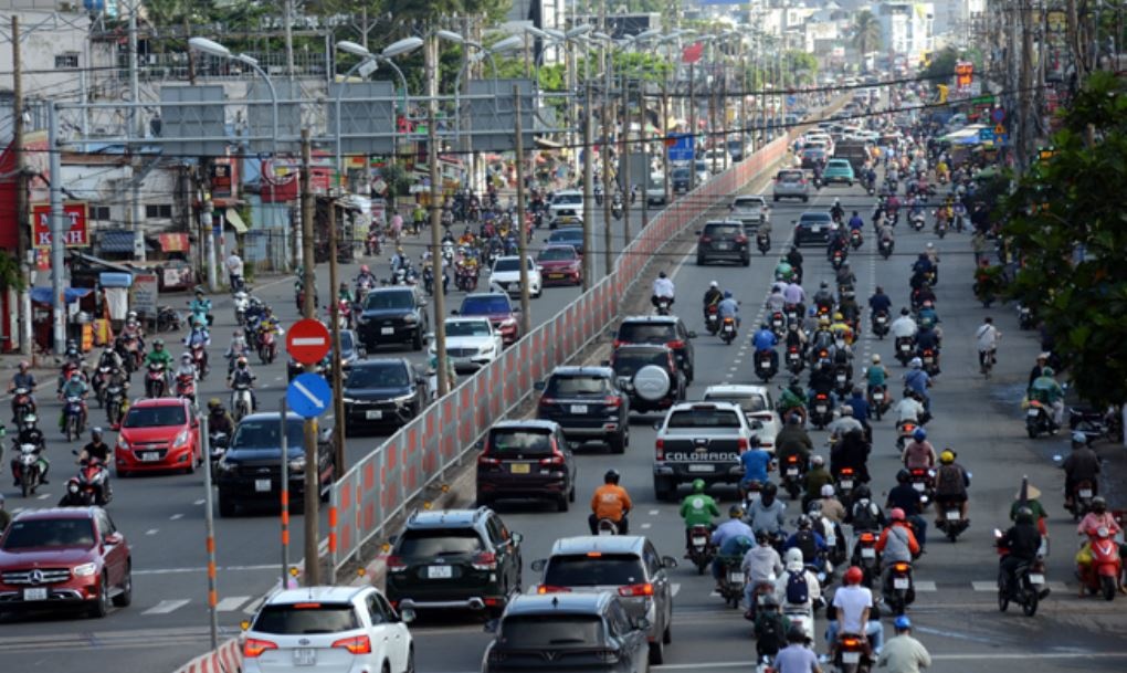 TP.HCM to chuc dua ruoc can bo tu Binh Duong, Ba Ria - Vung Tau hinh anh