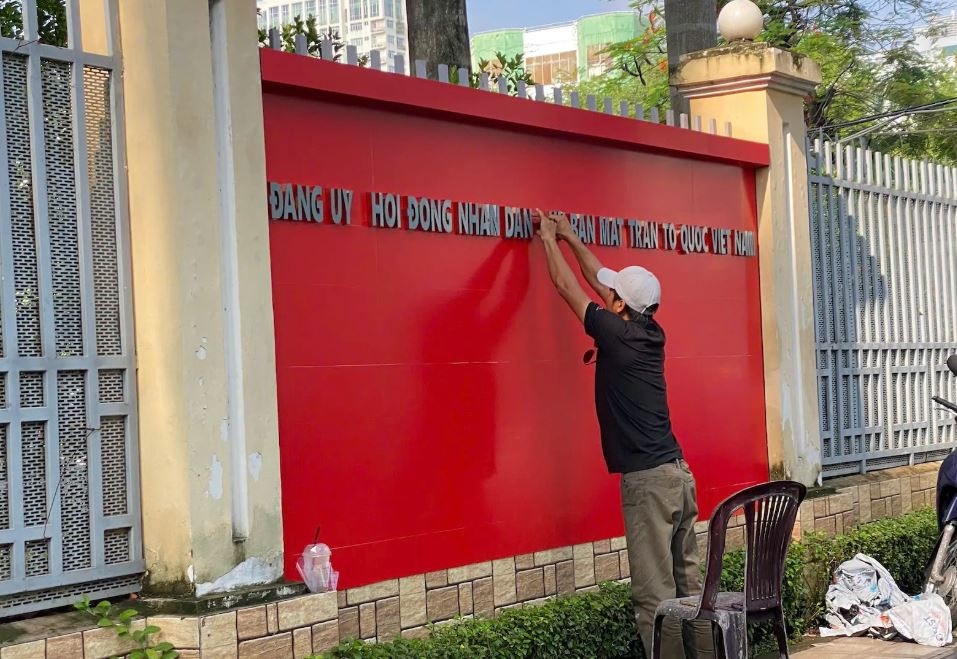 Hinh anh loat tru so phuong o TP.HCM duoc lap bang ten moi hinh anh