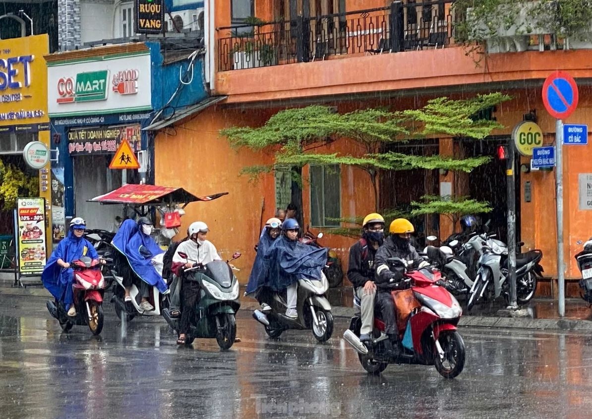 Mua TP.HCM Sai Gon anh 1