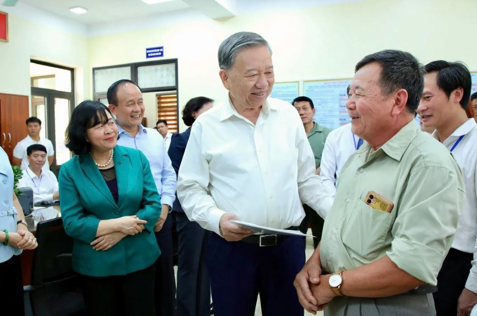 Tong Bi thu kiem tra hoat dong cua chinh quyen hai cap o Ha Noi hinh anh