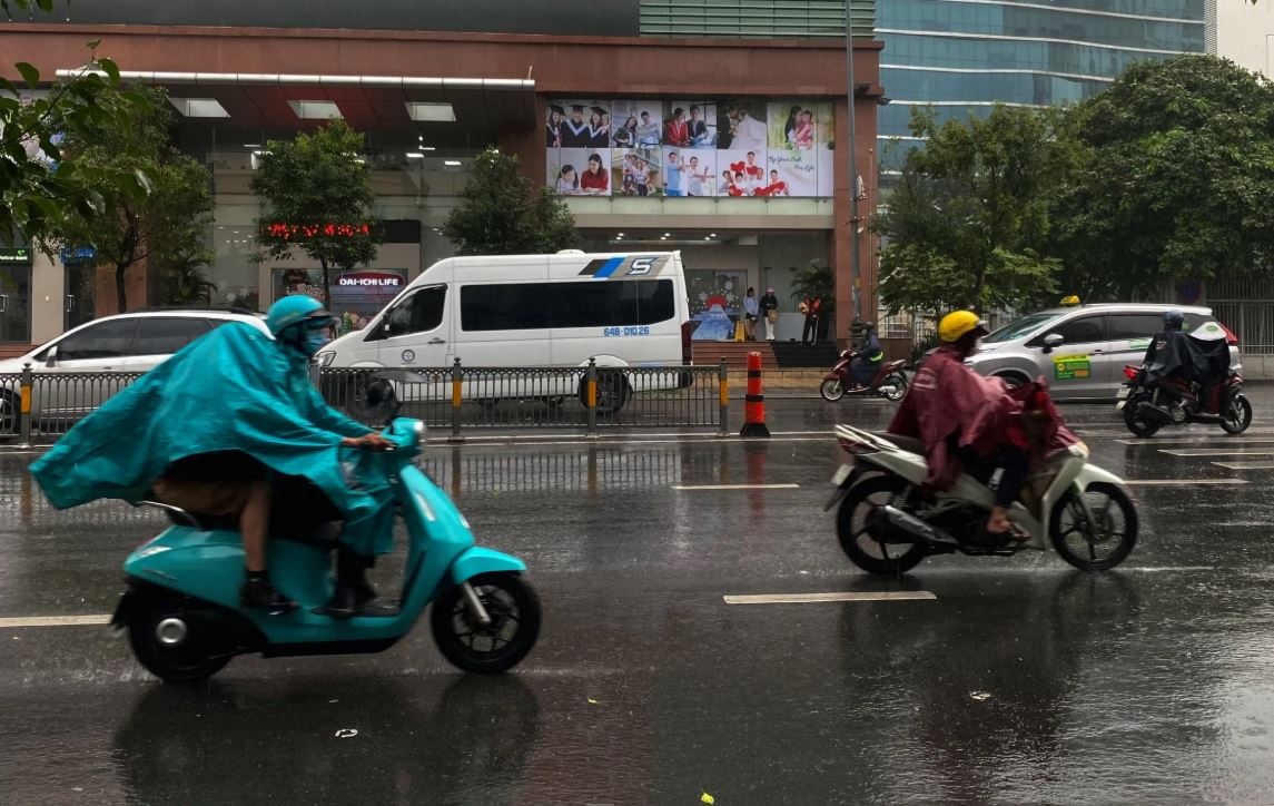 TP.HCM mua dong lien tiep hinh anh