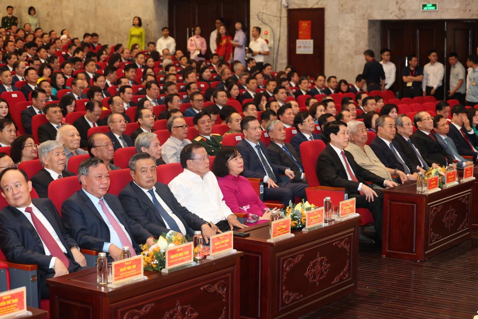 Danh sach bi thu, chu tich 126 xa, phuong moi cua Ha Noi hinh anh