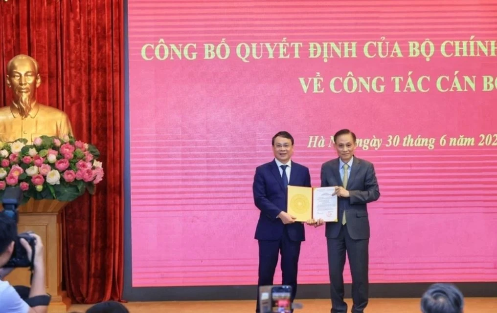 Dang Khanh Toan Trung uong anh 1