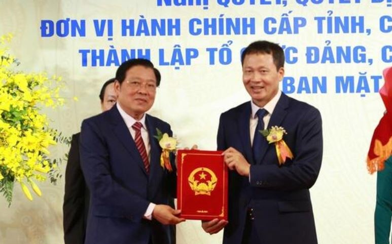 Ong Vu Hong Van giu chuc Bi thu Tinh uy Dong Nai sau hop nhat hinh anh