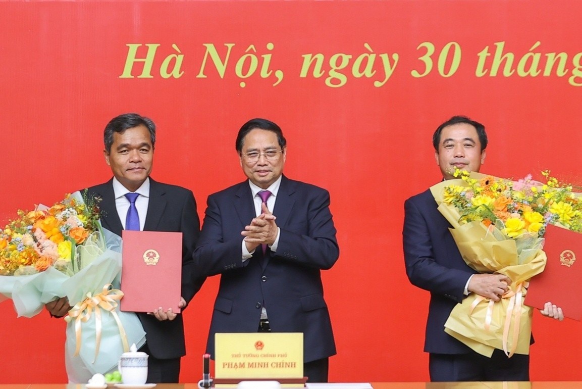 Thu tuong bo nhiem 2 bi thu tinh uy lam can bo cap Thu truong hinh anh