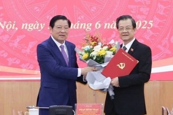 Ong Le Hong Quang giu chuc Pho truong ban Noi chinh Trung uong hinh anh