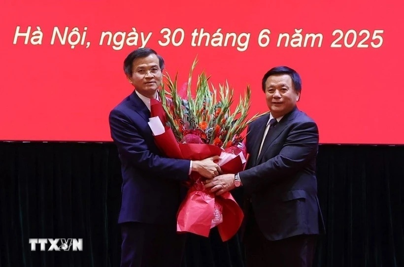 hoc vien chinh tri anh 1
