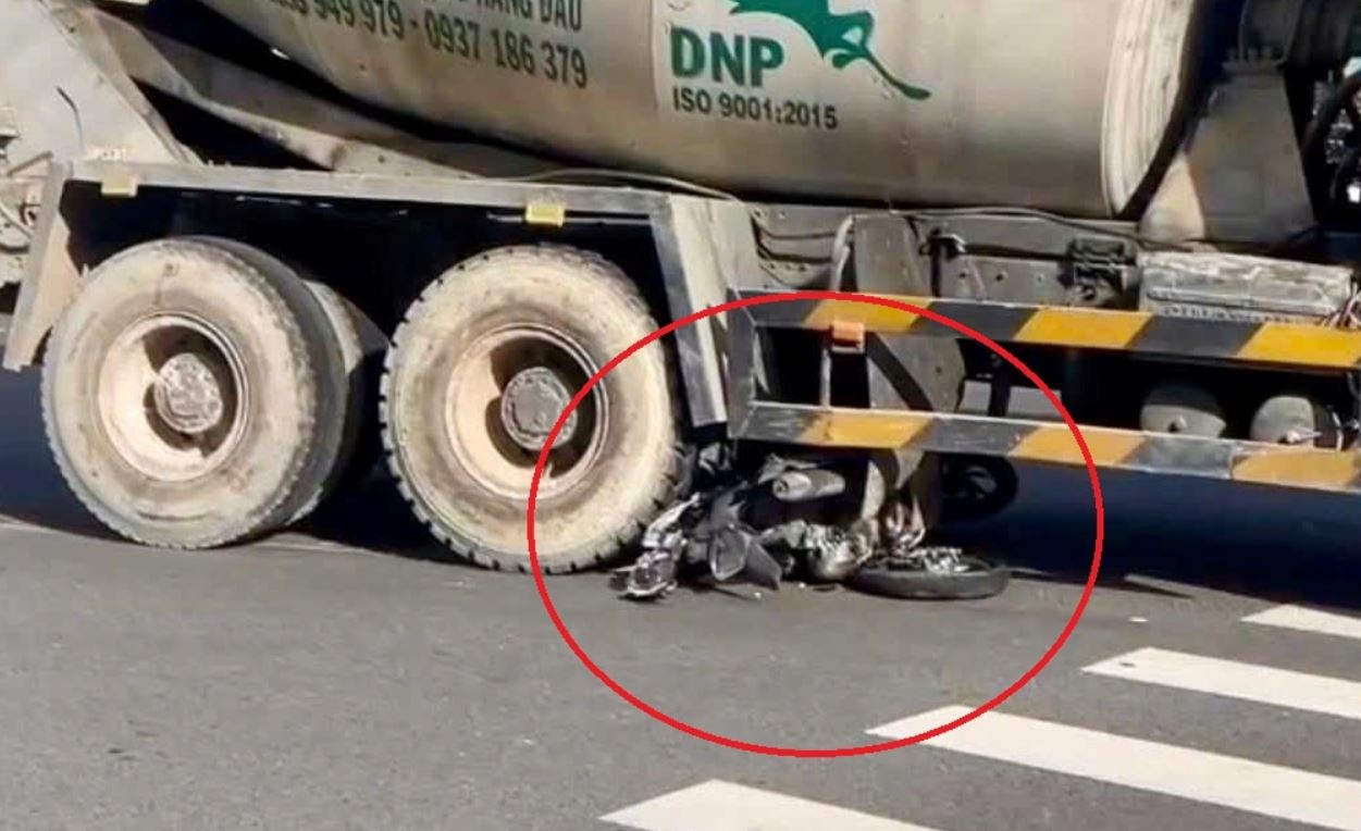 Me don than bi xe bon cuon vao gam tu vong o TP.HCM hinh anh