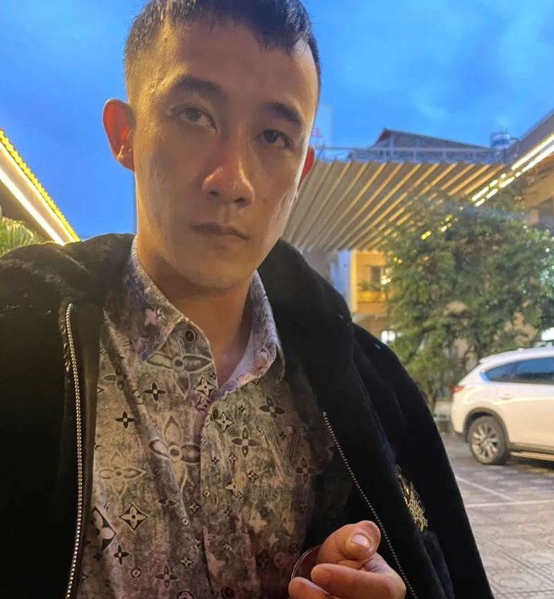 Luu dan khach san anh 1