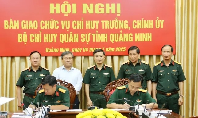 Quang Ninh co tan Chi huy truong va Chinh uy Bo Chi huy Quan su tinh hinh anh