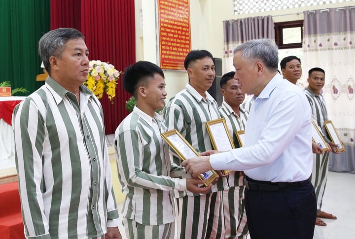 To chuc tha nguoi duoc dac xa vao ngay 1/9 hinh anh