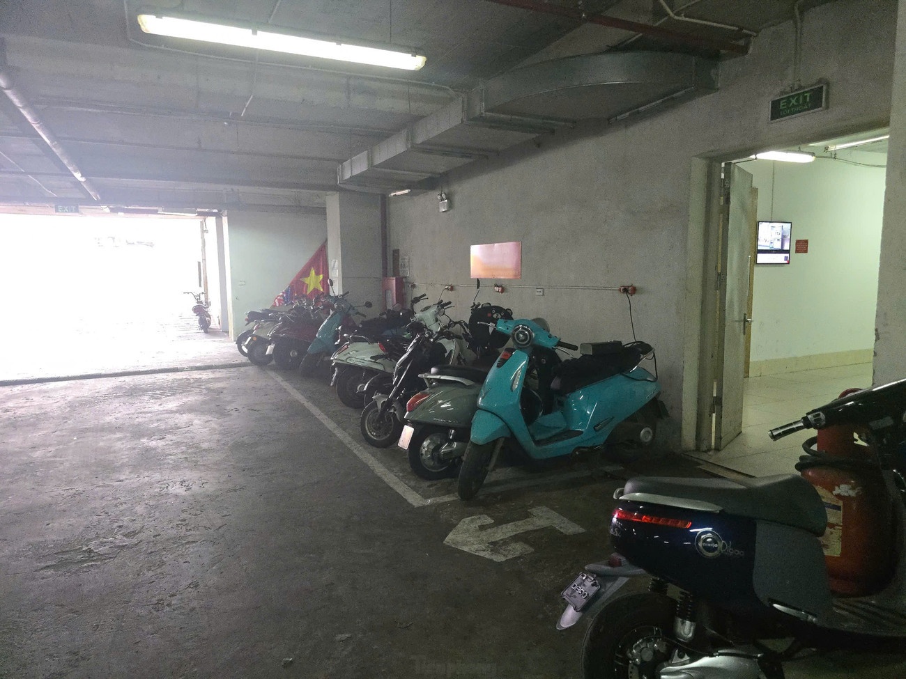 Ha Noi cam xe xang anh 4