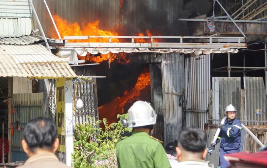 Chay kho vai giua khu dan cu o TP Da Nang hinh anh