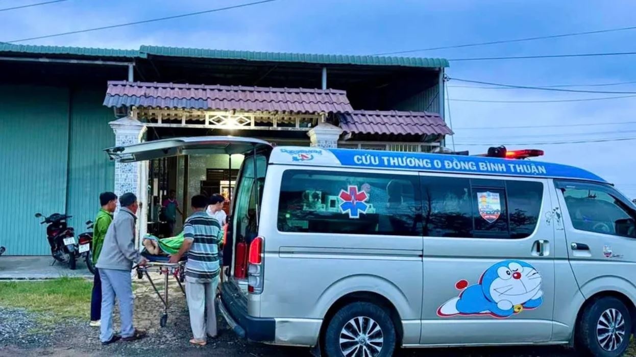 Nguoi dan ong bi dien giat tu vong khi giup em gai xay nha hinh anh