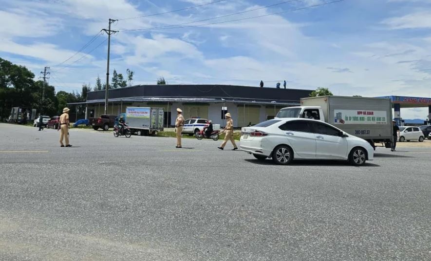 Va cham xe tai, chong tu vong tai cho, vo nguy kich hinh anh