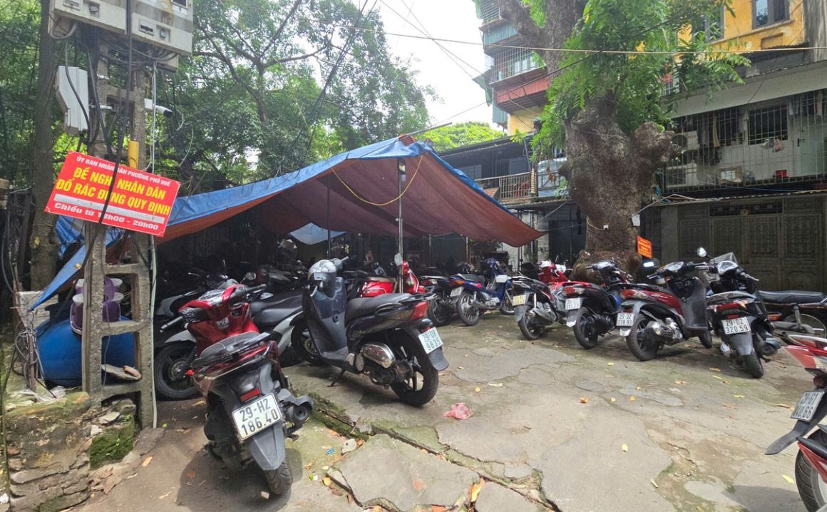 Tha thiet chuyen xe dien nhung nha trong ngo, khong cho gui, sac o dau hinh anh