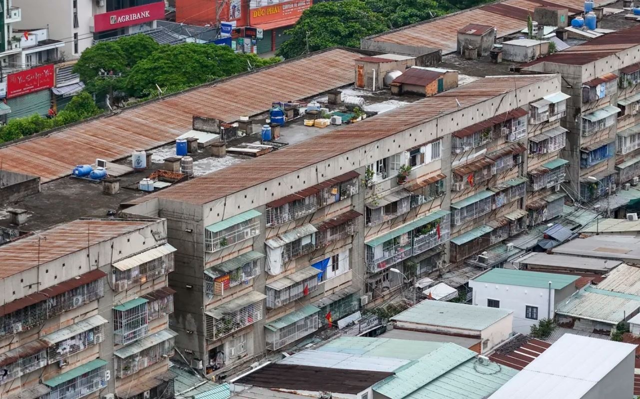 'Chuong cop', khung sat 'bop nghet' loi thoat o chung cu TP.HCM hinh anh