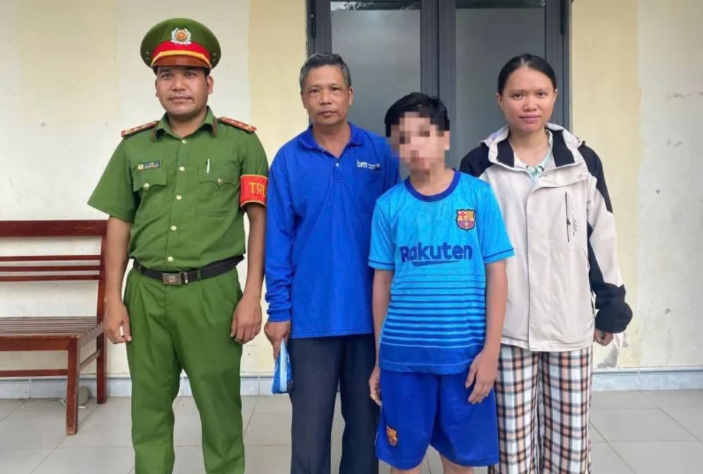 Giup be trai 11 tuoi di lac tu Dong Nai den Lam Dong ve nha hinh anh