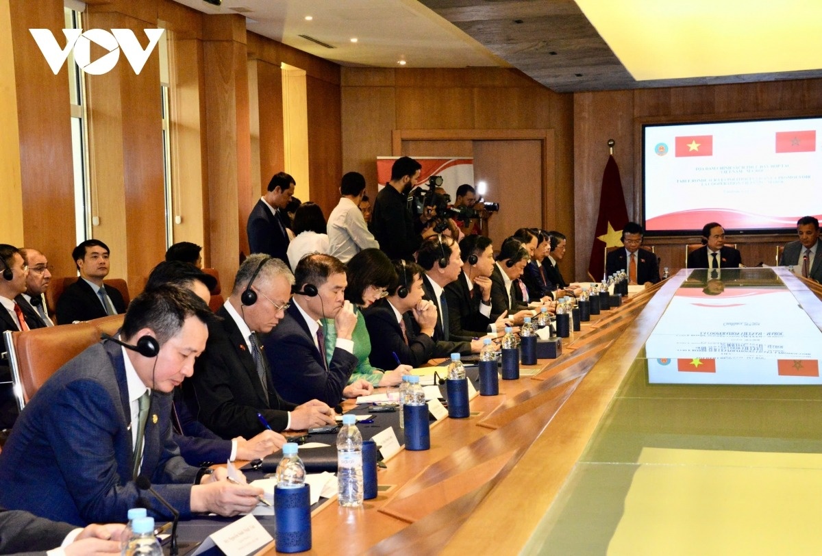 Chu tich Quoc hoi anh 3