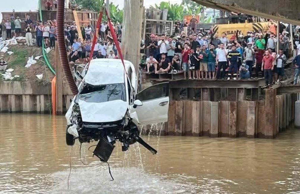 Dien bien moi vu oto roi xuong song sau tai nan lam 3 nguoi tu vong hinh anh