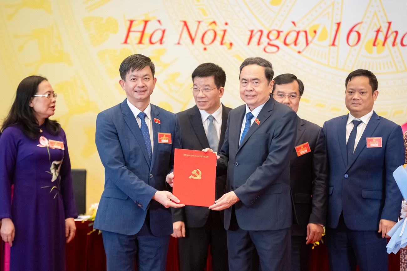 Le Quang Tung Quoc hoi anh 1