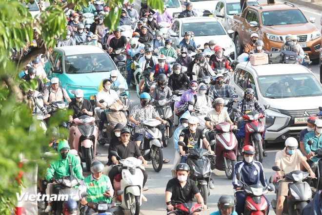 Ha Noi cam xe xang anh 2