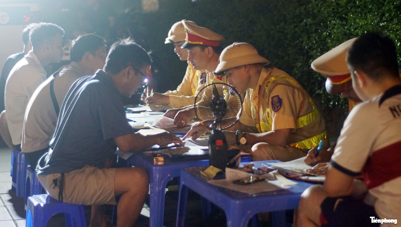 CSGT quan nhau Ha Noi anh 5